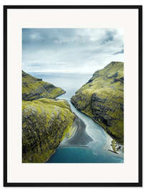 Gerahmter Kunstdruck Fjord auf den Färöer Inseln