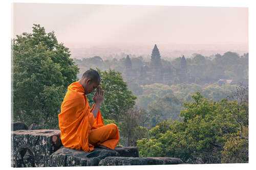 Akrylbillede Monk meditating at Angkor Wat