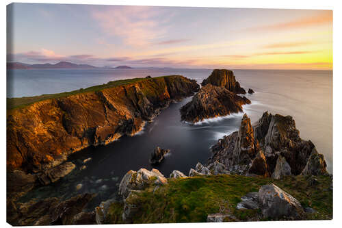 Lærredsbillede Rugged rocky coast in the soft evening light