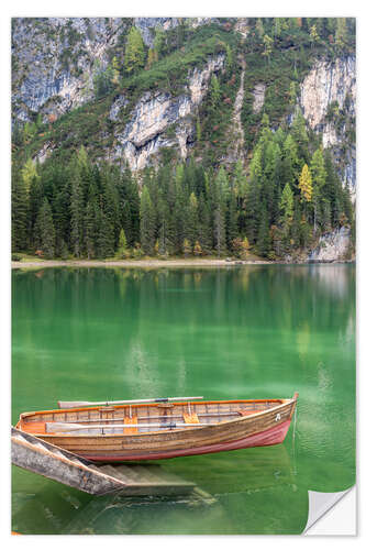 Selvklebende plakat Rowing boat on Lake Braies