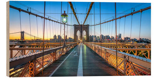 Holzbild Auf der Brooklyn Bridge bei Sonnenaufgang