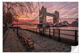 Selvklebende plakat Tower Bridge in the sunset glow