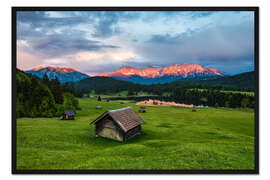 Gerahmter Kunstdruck Hütten vor dem Karwendelgebirge