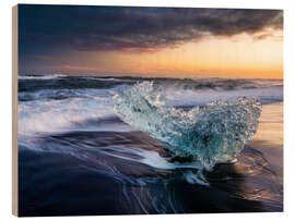 Hout print Blocks of ice on the ice beach at Jökulsárlón