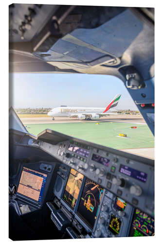 Leinwandbild Airbus A380 Cockpit und A380 auf Startbahn