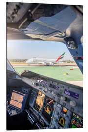 Galleriataulu Airbus A380 cockpit and A380 on runway