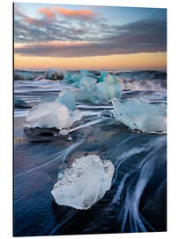 Cuadro de aluminio Bloques de hielo en la playa de Jökulsárlón al atardecer