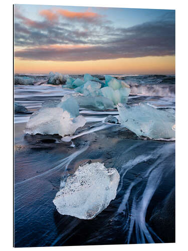 Cuadro de plexi-alu Bloques de hielo en la playa de Jökulsárlón al atardecer