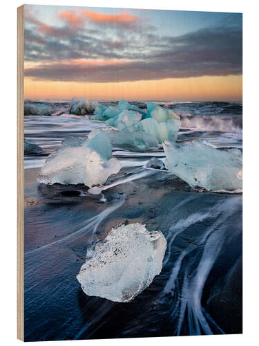 Cuadro de madera Bloques de hielo en la playa de Jökulsárlón al atardecer