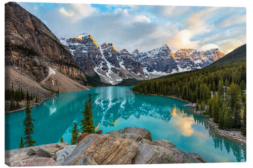 Canvastavla Moraine Lake in Alberta, Canada