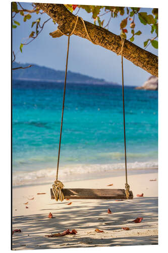 Aluminiumsbilde Wooden swing on the sandy beach