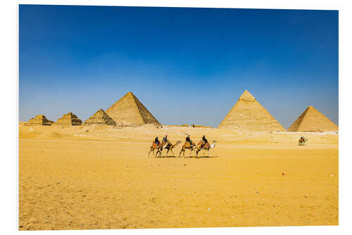 Print på skumplade Pyramids of Giza with camel caravan