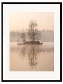 Gerahmter Kunstdruck Insel mit Bäumen auf einem See im Mastbos nahe Breda