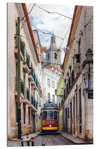 Galleriataulu Tram in Lisbon old town