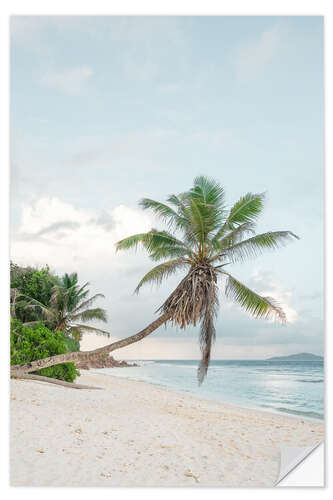 Sisustustarra Lonely palm tree on La Digue beach Seychelles