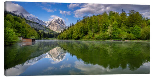 Leinwandbild Frühling in den bayerischen Alpen am Rießersee