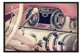 Gerahmter Kunstdruck Armaturenbrett eines rosa amerikanischen Oldtimers