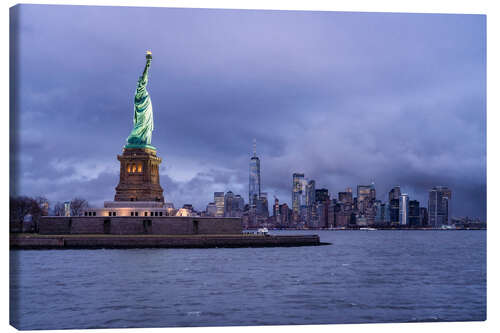 Stampa su tela Statua della libertà di fronte allo skyline di Manhattan