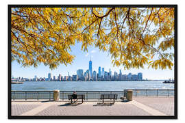 Gerahmter Kunstdruck Herbstlaub am Hudson River mit Blick auf die Manhattan Skyline