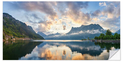 Selvklebende plakat Morning mood at Lake Traunsee