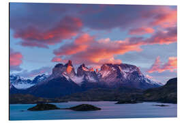 Aluminium print Sunrise over Cuernos del Paine and Lake Pehoe