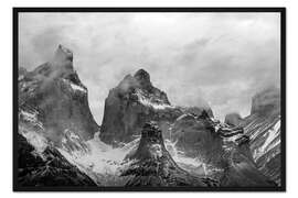 Gerahmter Kunstdruck Wolken über schneebedeckten Bergen, Patagonien