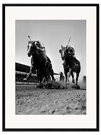 Inramat konsttryck Head to head on the racecourse