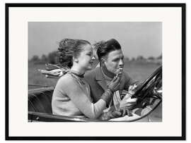 Impresión de arte enmarcada Vintage Couple in a Convertible