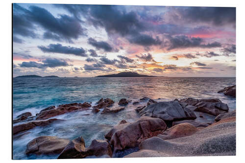 Aluminium print The island of Félicité at sunrise