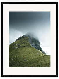 Ingelijste kunstdruk Rock massif in the fog on the Faroe Islands