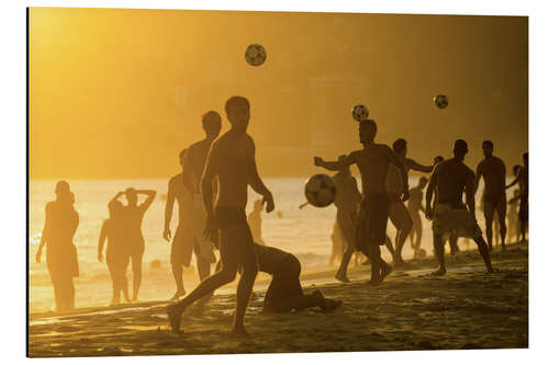 Tableau en aluminium Jouer au football sur la plage