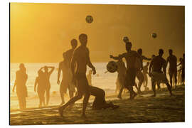 Cuadro de aluminio Jugando al fútbol en la playa