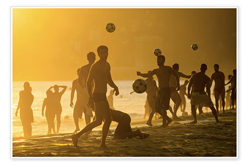 Poster Jouer au football sur la plage
