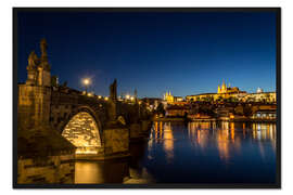 Gerahmter Kunstdruck Karlsbrücke in Prag bei Nacht