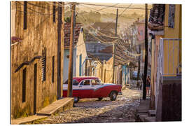 Tableau en plexi-alu Voiture classique à Trinidad, Cuba au coucher du soleil