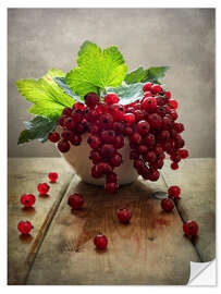 Selvklebende plakat Still life with red currants in a white pot