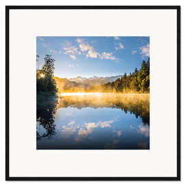 Ingelijste kunstdruk Sunrise on Lake Matheson, New Zealand