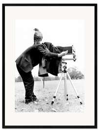 Ingelijste kunstdruk Photographer with buzzard
