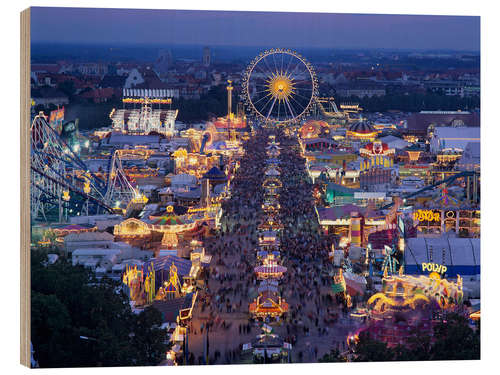 Holzbild Oktoberfest bei Dämmerung