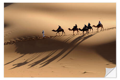 Sisustustarra Camel caravan crosses the sand dunes of the Sahara