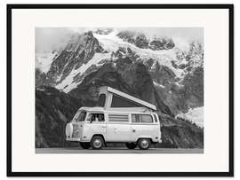 Gerahmter Kunstdruck Campingbus vor Berglandschaft