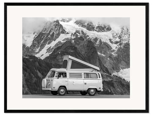Innrammet kunsttrykk Campingbuss foran fjellkjede