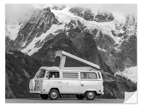Självhäftande poster Camping bus in front of a mountain landscape