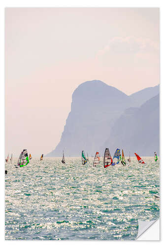 Wandsticker Windsurfer mit bunten Segeln, Gardasee