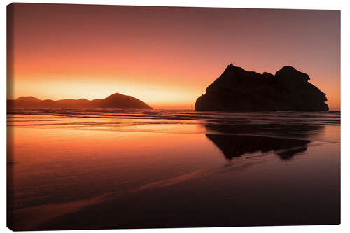 Tableau sur toile Wharariki Beach au coucher du soleil, Nouvelle-Zélande