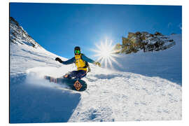 Alubild Snowboardfahrer mit Splitboard fährt im Schnee