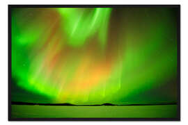 Gerahmter Kunstdruck Aurora Borealis über dem gefrorenen Inarisee