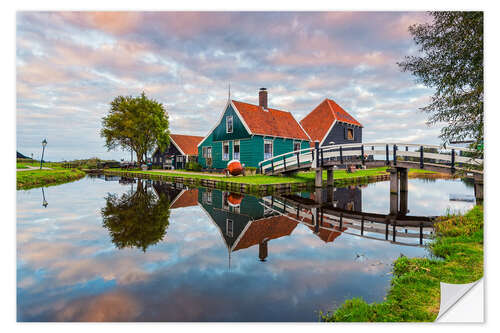 Sisustustarra House on the canal in Zaanse Schans, Holland