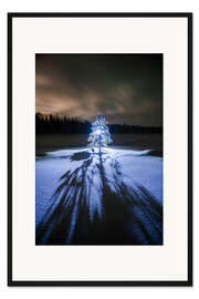 Gerahmter Kunstdruck Einsamer Baum bei Nacht in der Winterlandschaft