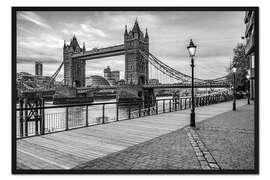 Gerahmter Kunstdruck Tower Bridge in London, schwarz-Weiß